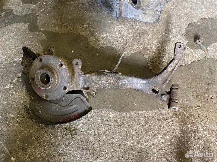 Кулак поворотный передний правый #: 1295 Volkswag