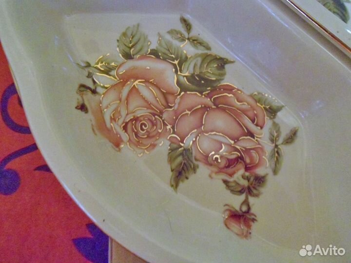 Новая фарфоровая менажница с позолотой d 31см