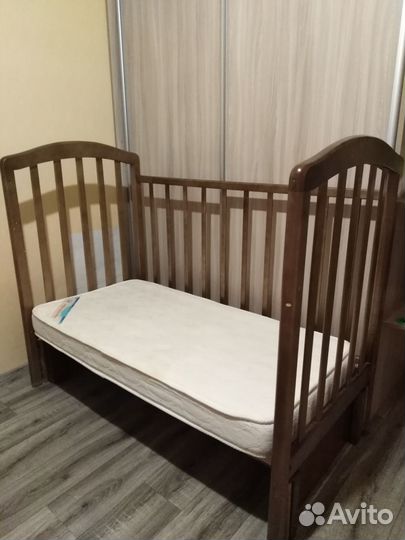Кроватка детская с матрацом