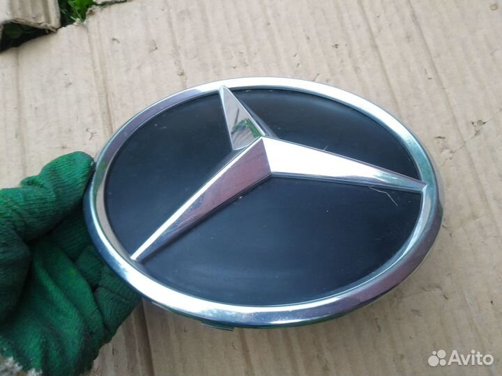 Эмблема решетки радиатора Mercedes W205