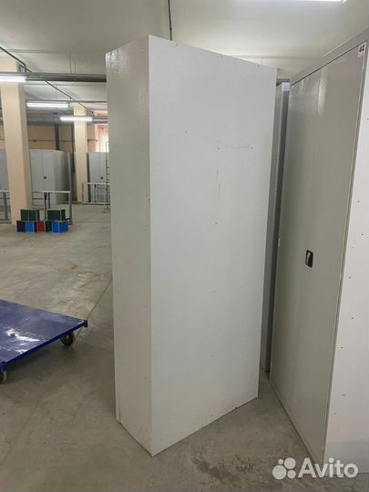 Металлический шкаф для документов