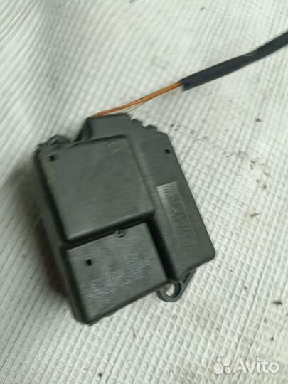 Моторчик заслонки печки Peugeot 406