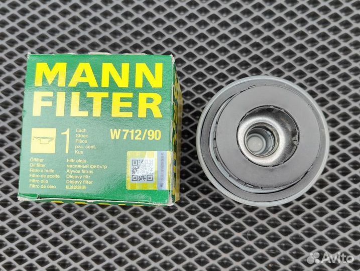 Фильтр масляный двигателя Mann W712/90