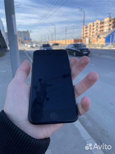 iPhone 8, 64 ГБ
