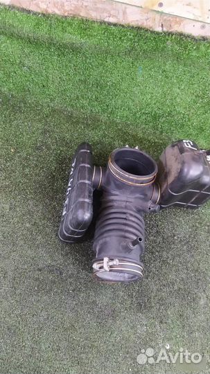 Патрубок воздушного фильтра Mitsubishi Diamante