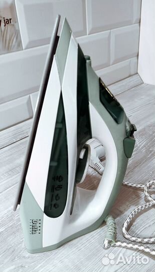 Утюг delta плюс подарок подставка для смартфона
