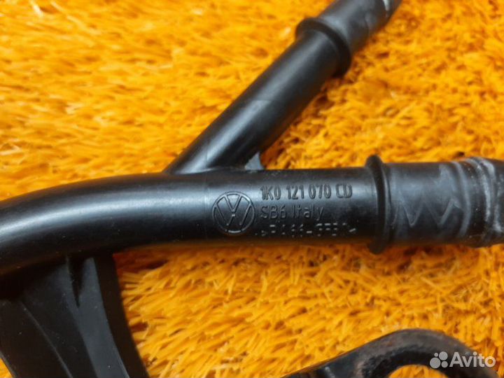 Патрубок системы охлаждения Volkswagen Passat B7