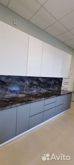 Кухонный гарнитур выставочный образец