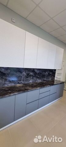 Кухонный гарнитур выставочный образец