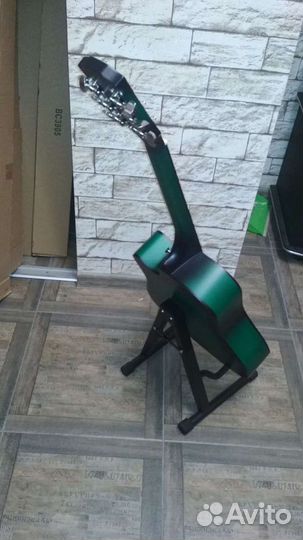 Гитара темно-зелёная