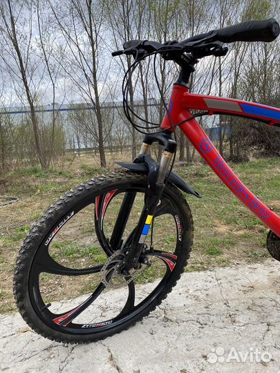 Велосипед на литых дисках Mercedes