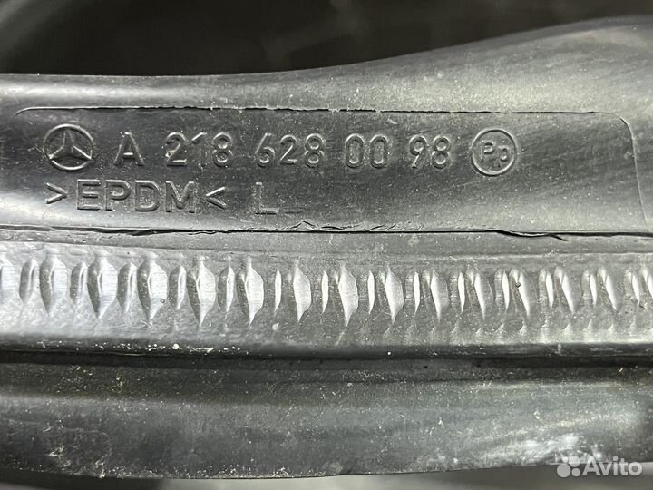 Уплотнитель капота мерседес w218 cls500 4matic