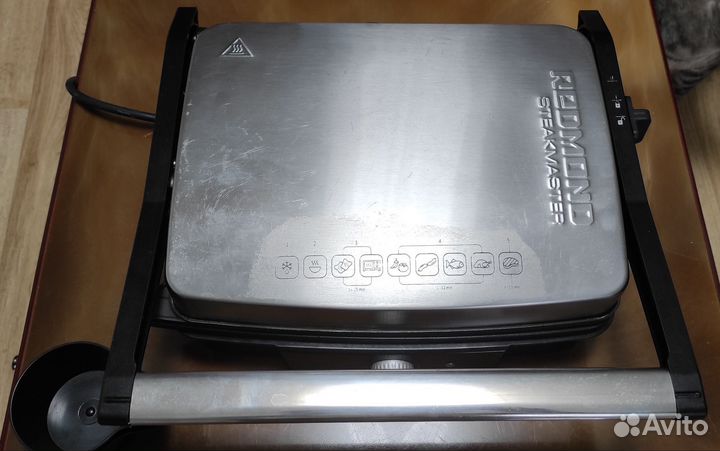 Электро гриль Redmond RGM-M808P