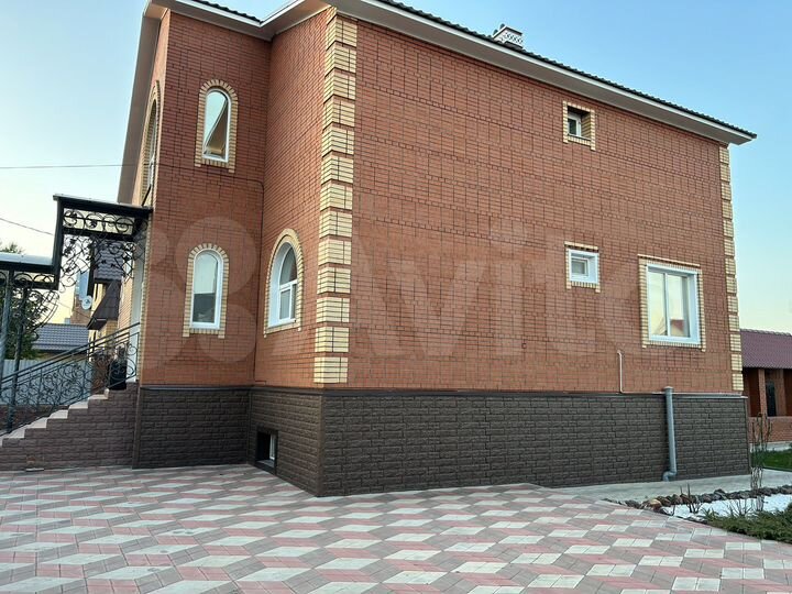 Дом 300 м² на участке 9 сот.