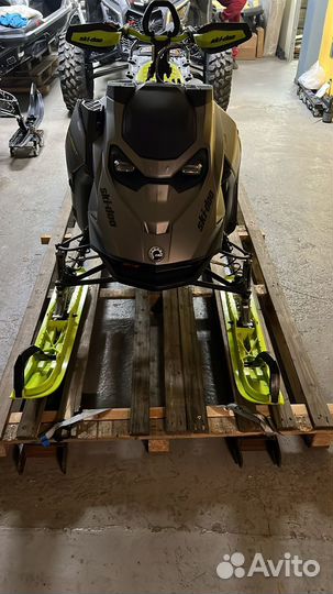 Снегоход BRP Summit Expert