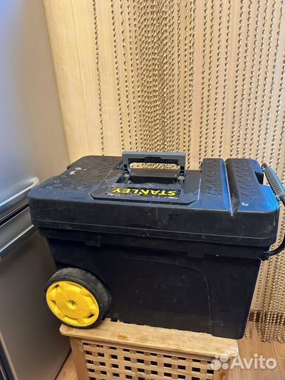 Ящик для инструмента на колесах Stanley