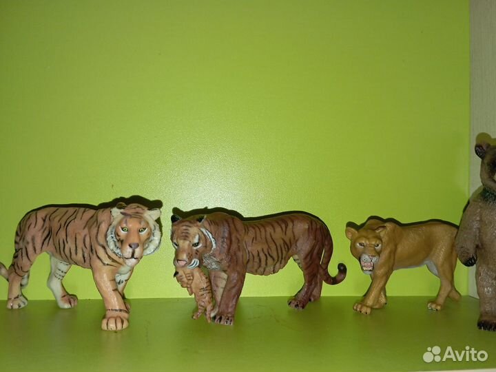Коллекционные фигурки животных