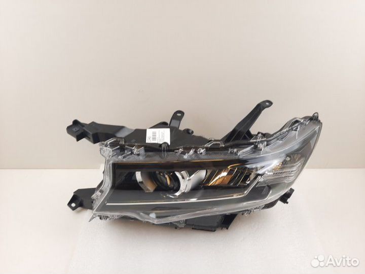 Фара левая Toyota Land Cruiser Prado 150 2018-2022