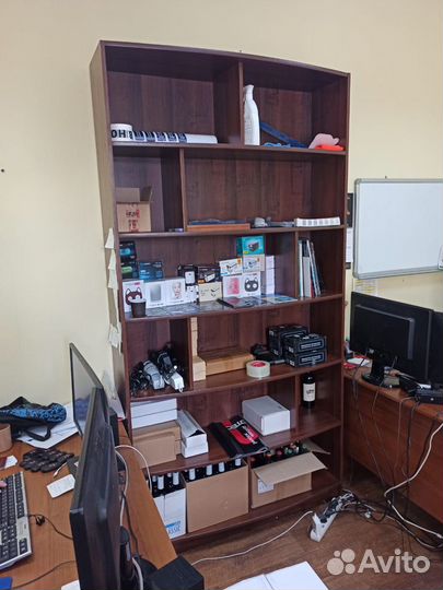 Книжный стеллаж