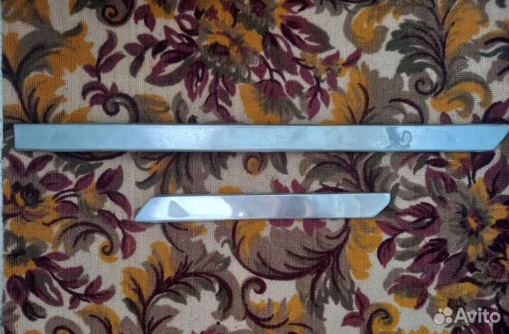 Продам молдинги дверей и стоек на Газ-21 Волга