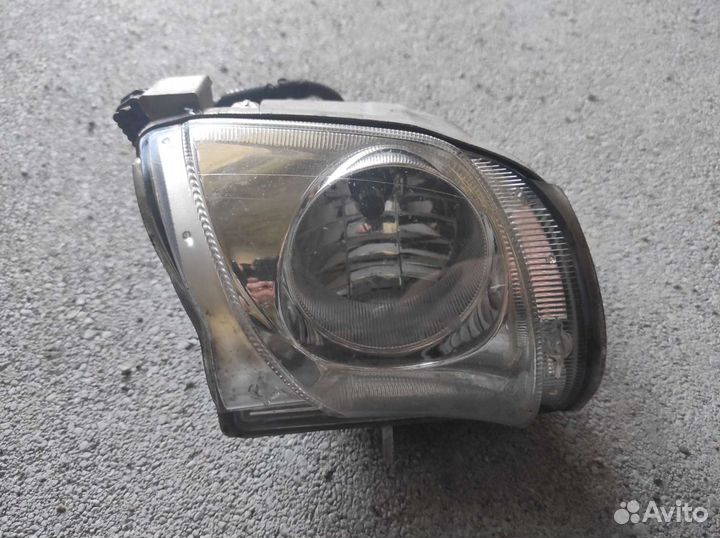 Левая передняя противотуманная фара на lexus IS