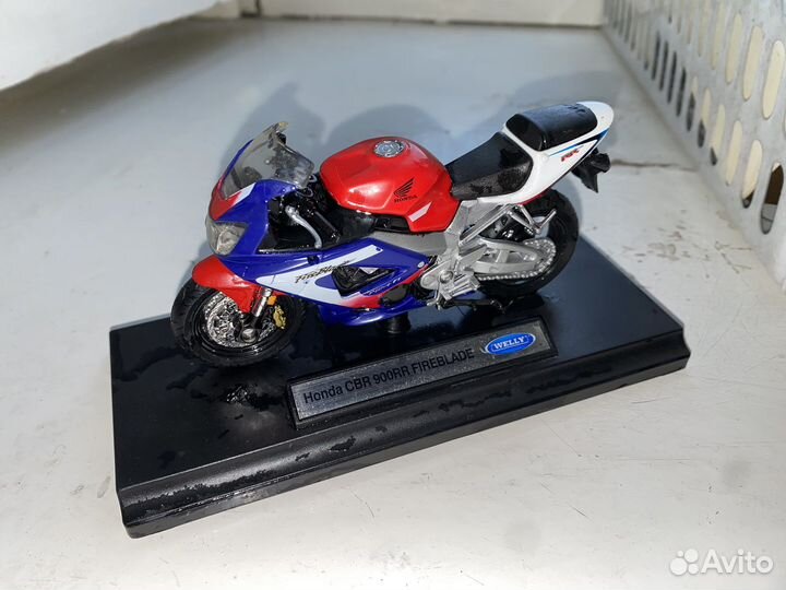 Модель Honda CBR 900RR