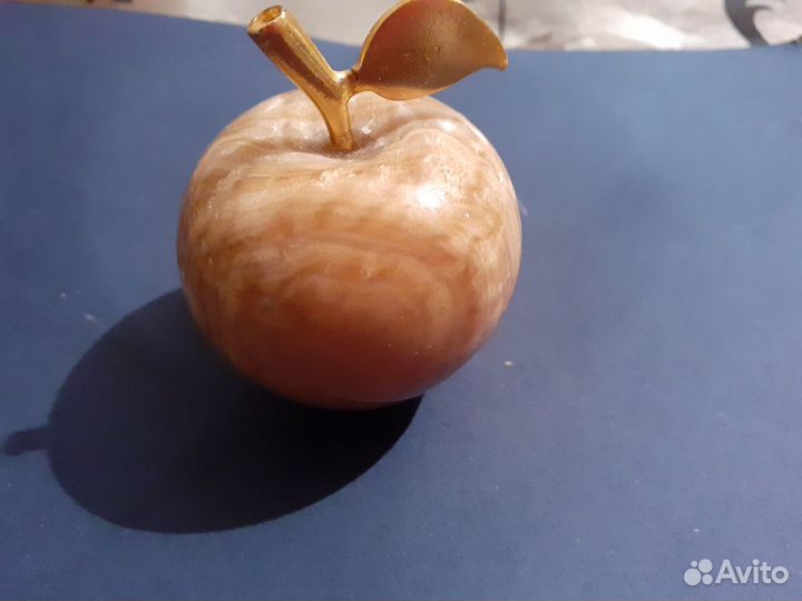 Яблоки из оникса