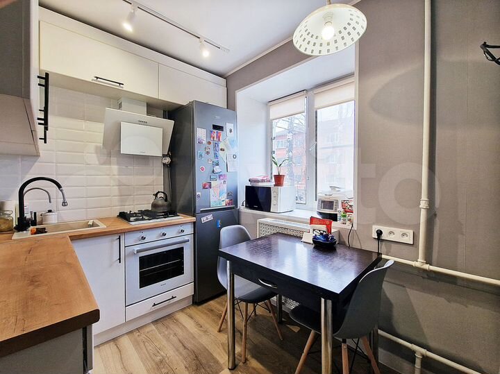 2-к. квартира, 43 м², 1/4 эт.
