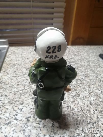 Фигурка пилота лётчика