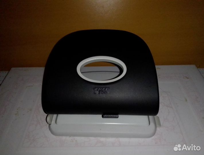 Дырокол новый германия