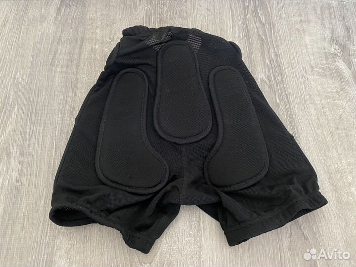 Защитные шорты для катания на роликах