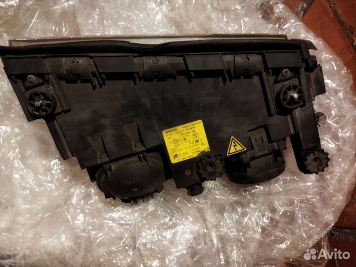 Фара Рест правая ксенон на бмв е38