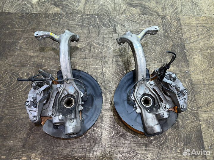 Кулак передний Audi A6 C6 3.0 caja