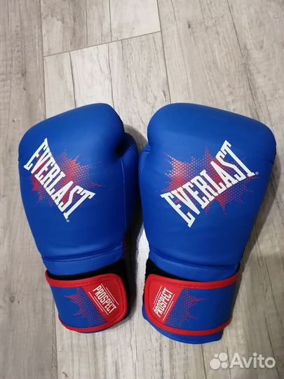 Боксерские перчатки 8 oz