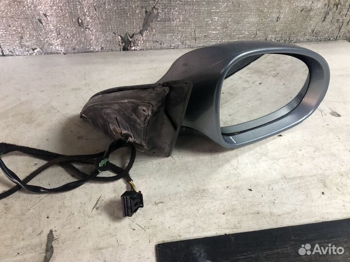 Боковое правое зеркало Volkswagen Passat B6