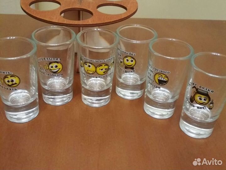 Набор стаканчиков на деревянной подставке