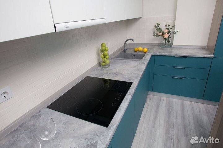 Кухонный гарнитур в современном стиле на заказ