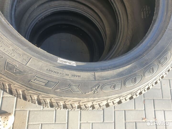 Goodyear UltraGrip Extreme 225/50 R17 70