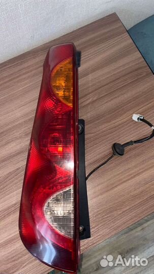 Фонарь задний левый Nissan note e11