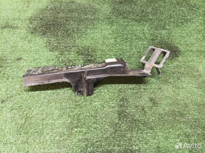 Кронштейн (сопут. товар) Audi Q7 2005