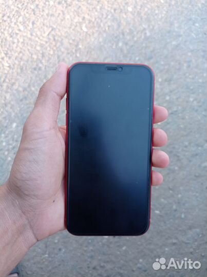 Телефон iPhone 11