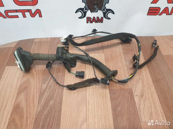 Проводка передней левой двери Renault Sandero