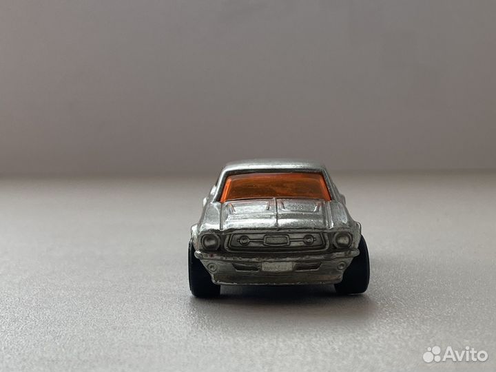 Модель автомобиля ford Mustang GT 2010 Mattel