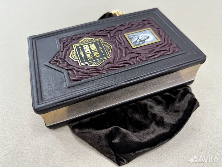 Жития святых (подарочная кожаная книга в мешочке)