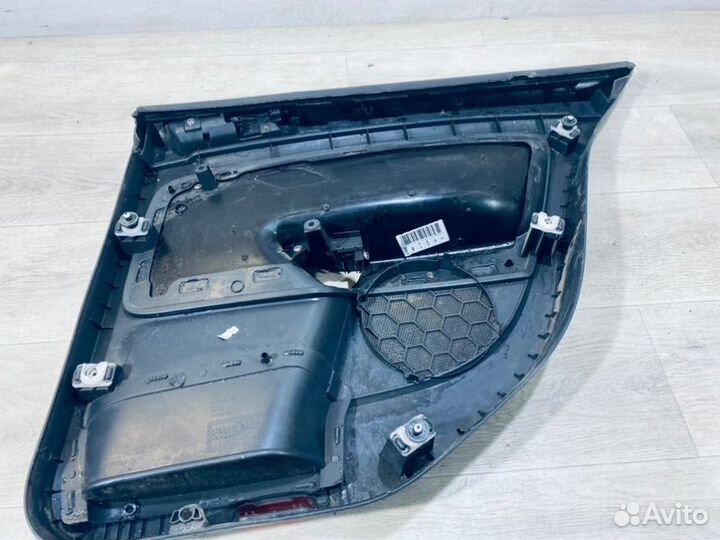 Обшивка двери задняя левая Volkswagen Golf V