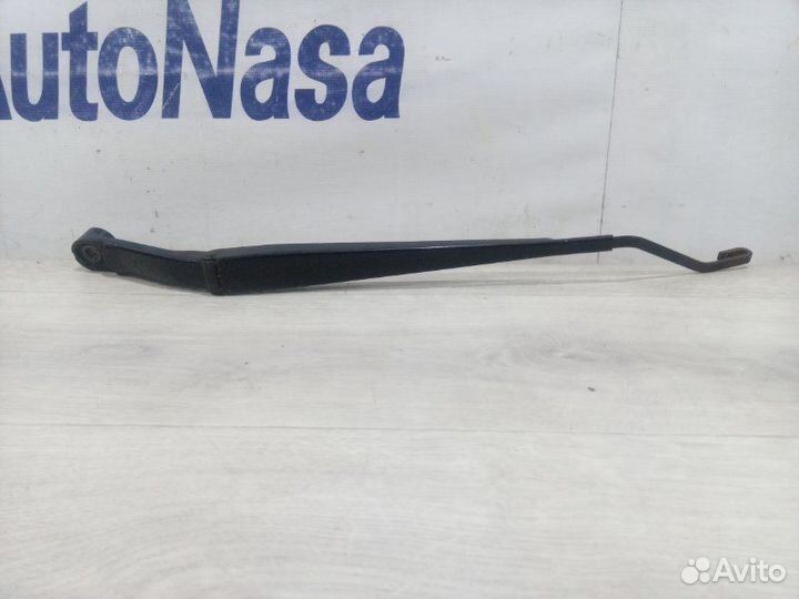 Поводок стеклоочистителя передний левый Nissan