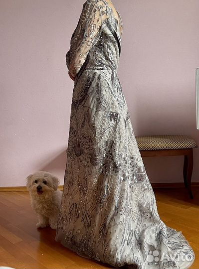 Продаю шикарное платье,сшитое во Франции