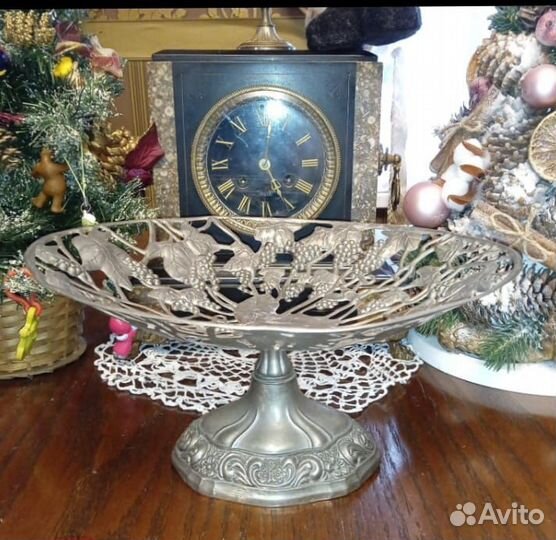 Антикварные настольные вазы