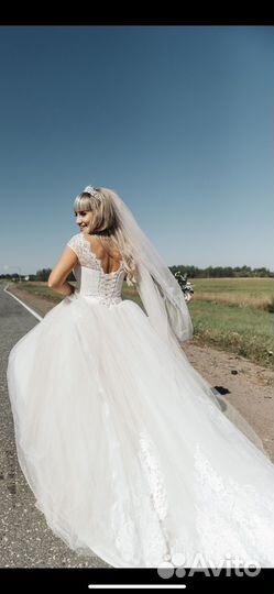 Свадебное платье со шлейфом