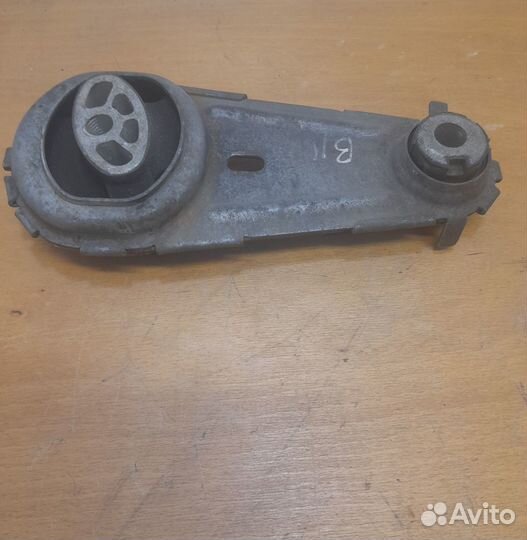 Кронштейн опора крепления кпп Renault Megane 3